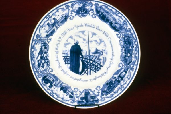Scammell, souvenir plate for 1939 World's Fair, NYC, NJSM 69.179